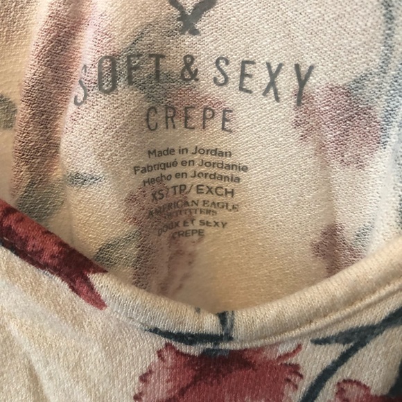 American Eagle pale cream blouse with red flowers. - Picture 2 of 3